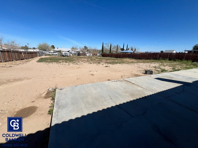Building Photo - Move-In Ready Beauty with Granite Kitchen, Stainless Steel Appliances & Expansive Backyard