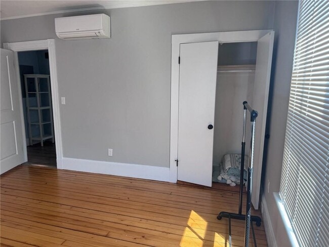 Building Photo - 35 Elm St