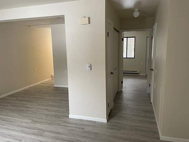 Building Photo - Town's Edge Apartments