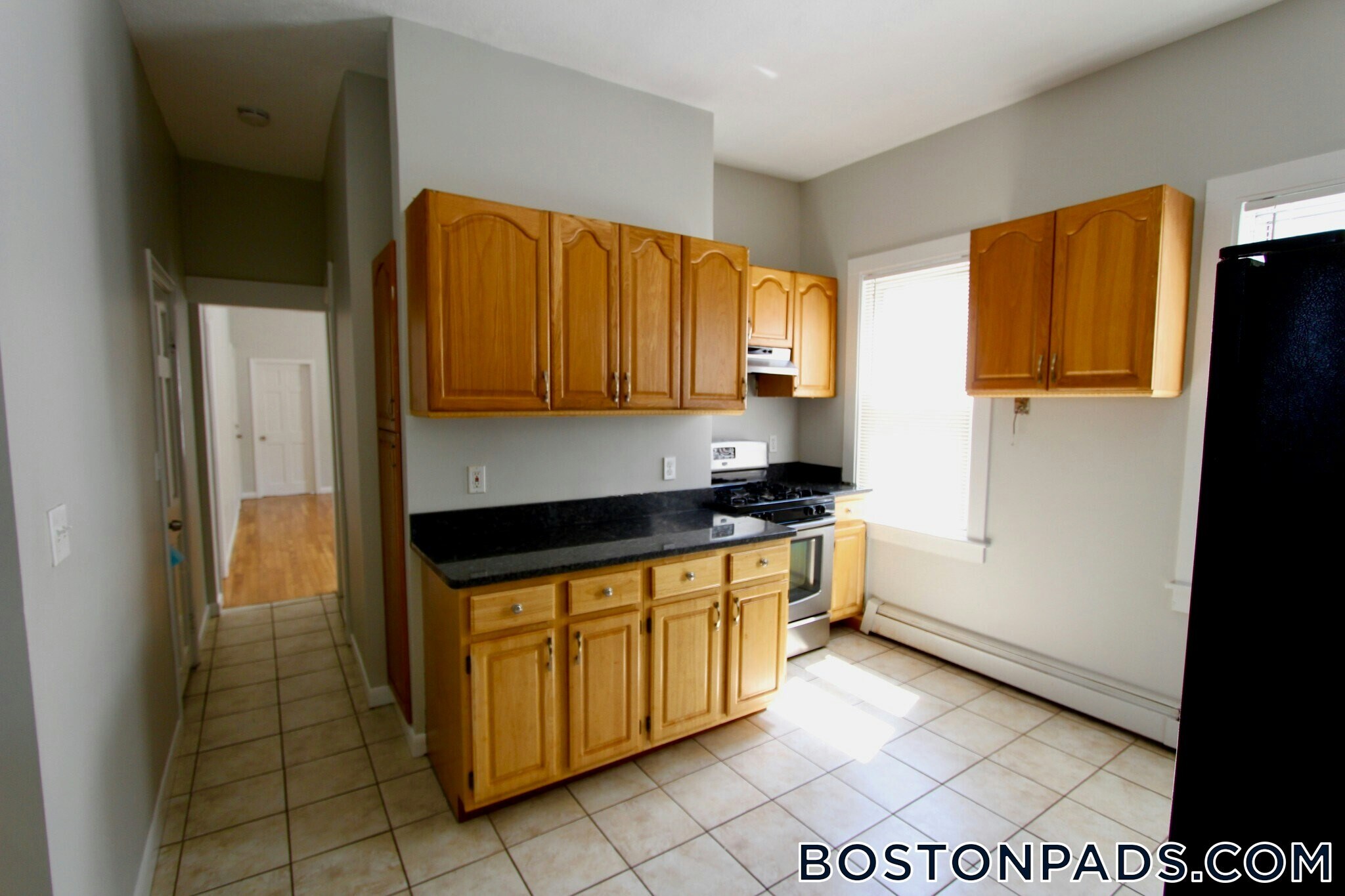 Building Photo - 154 Bennington St