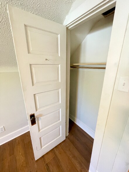 Building Photo - 4518 Ashland Ave