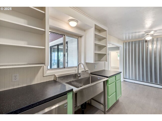 Building Photo - Classic Hillsboro Home with Two Spacious B...