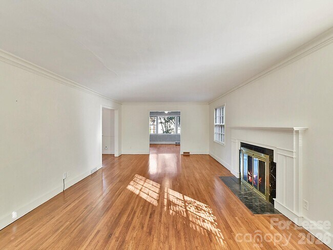 Building Photo - 711 Mt Vernon Ave