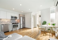 Building Photo - Stunning 2 bedroom w/rooftop deck in Beacon Hill!