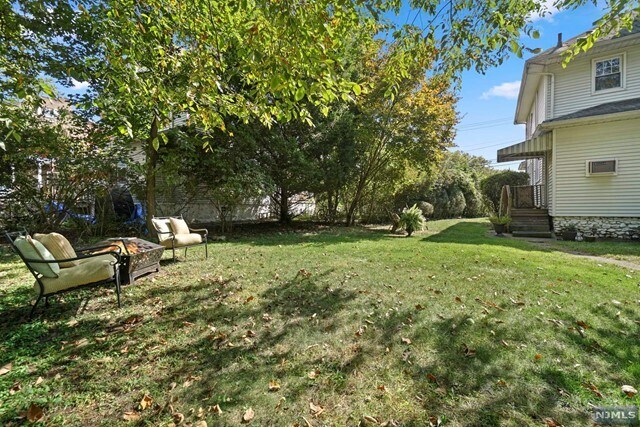 Building Photo - 205 W Main St