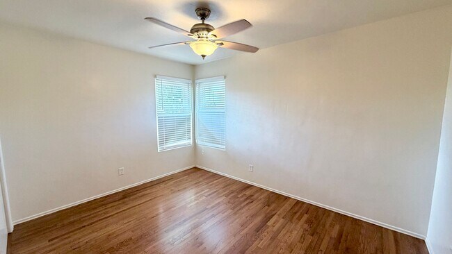 Building Photo - Spacious 3 Bed 2 Bath Home in Sunset Cliffs with Detached Garage & Private Backyard