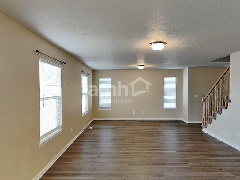 Building Photo - 10567 Sugarloaf Dr