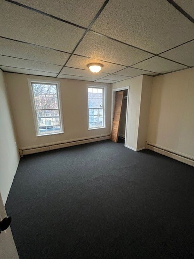 Building Photo - 3 bed 1 bath