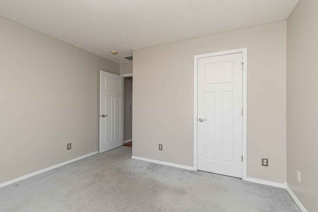 Building Photo - Updated 3-Bed, 2-Bath All-Brick Home for R...
