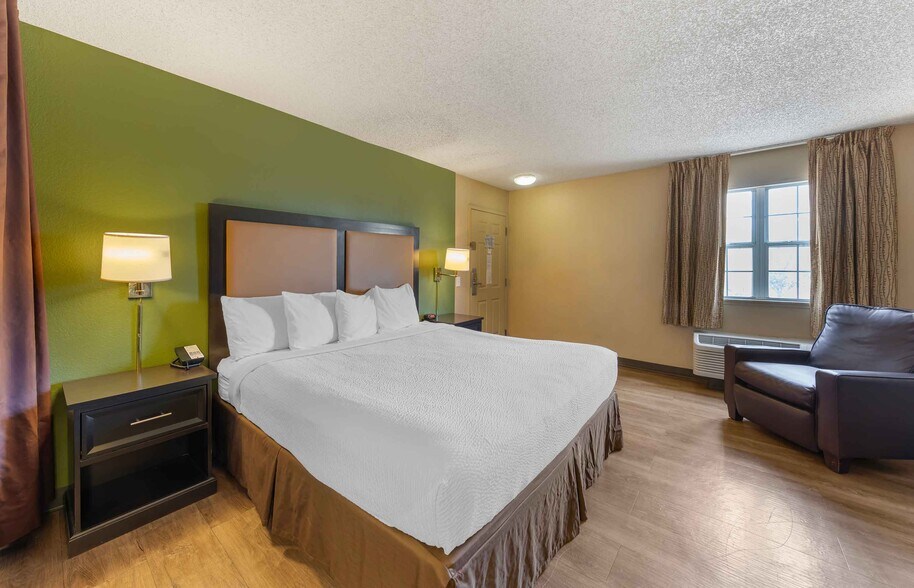 Building Photo - Furnished Studio-Bakersfield - California ...