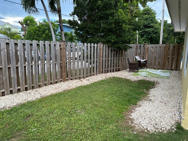 Building Photo - 112 Parker Dr