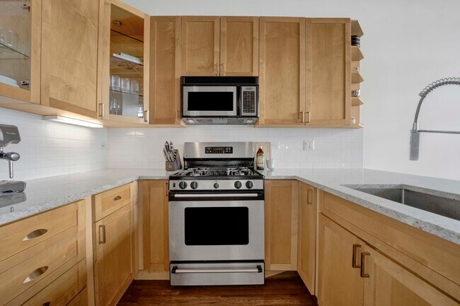 Building Photo - 525 W Superior St