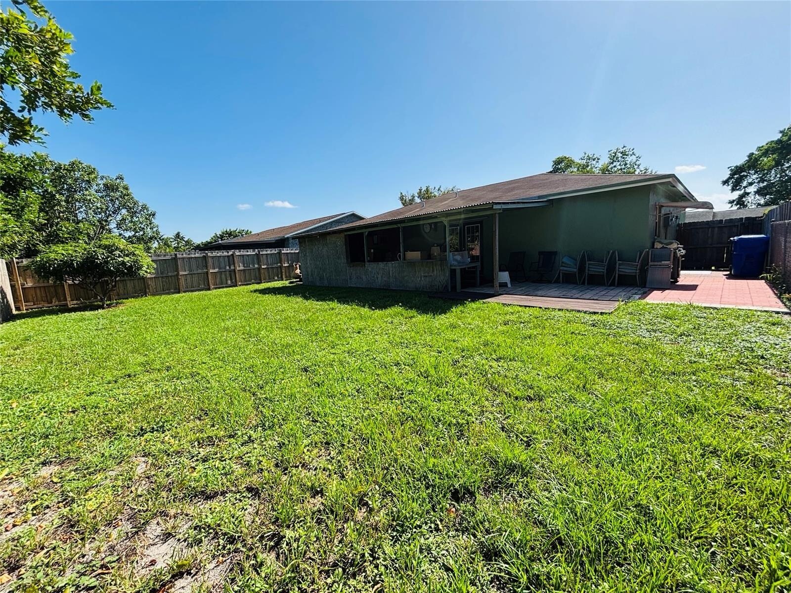 Building Photo - 1010 SW 83rd Ave