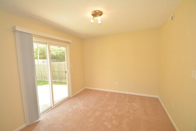 Building Photo - Pike Township 4 bedroom home