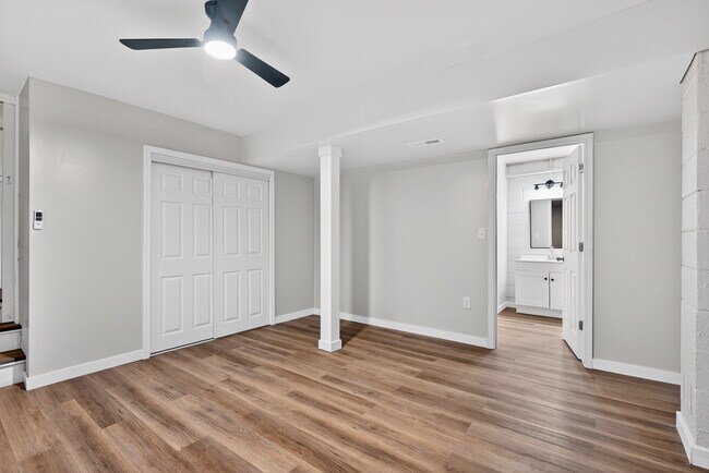 Building Photo - 1350 Dix Dr