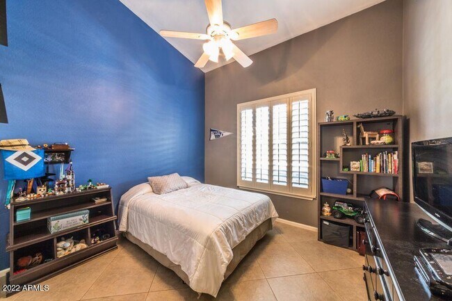 Building Photo - 13352 W Alvarado Dr