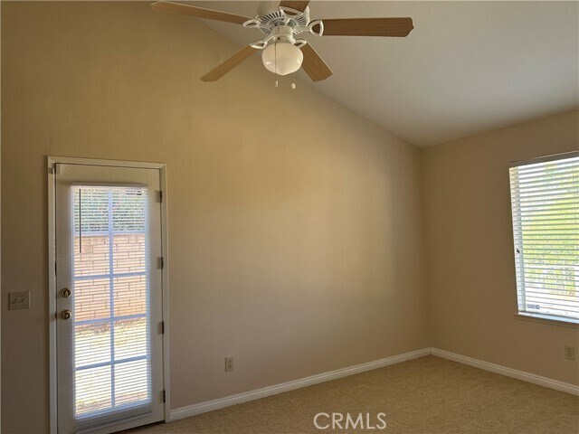 Building Photo - 538 Iris St