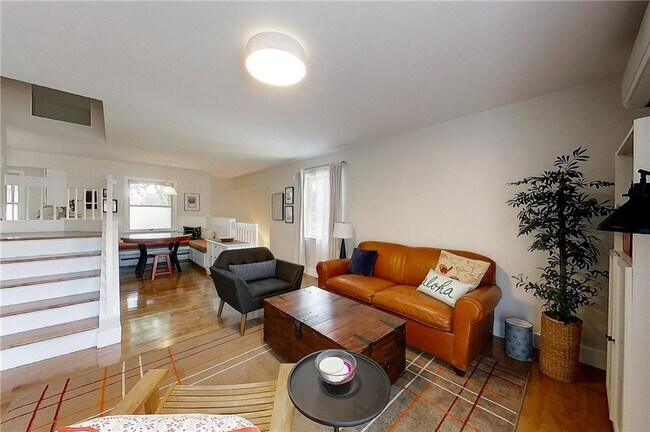 Building Photo - 364 Bellevue Ave