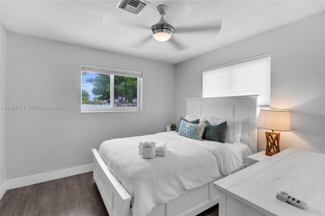 Building Photo - 251 SE 8th St