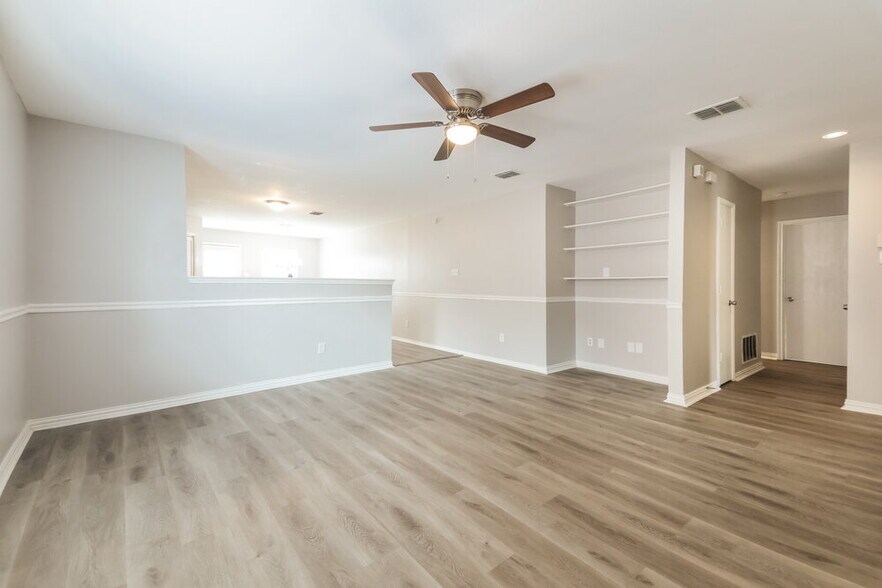 Building Photo - 725 Orchid Blvd