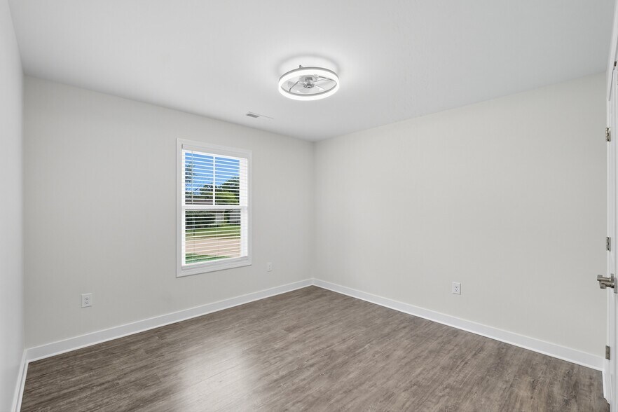 Building Photo - 6629 Ashbrooke Drive