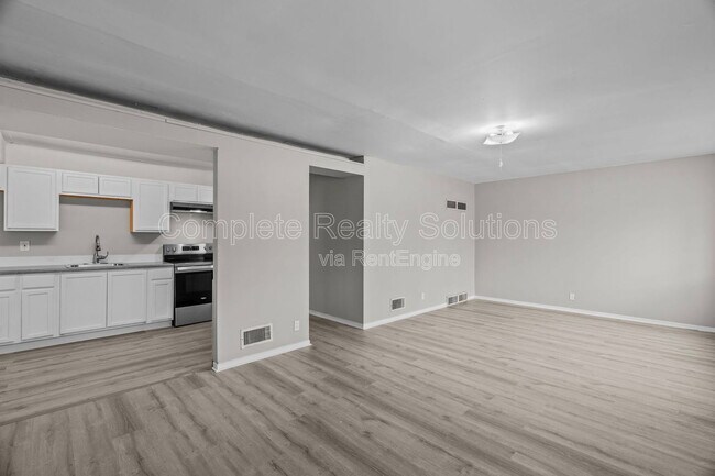 Building Photo - 10769 Spring Garden Dr