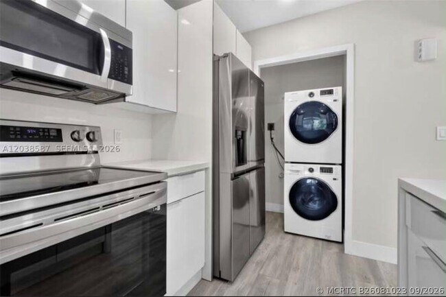 Building Photo - 5637 SW 36th Ct