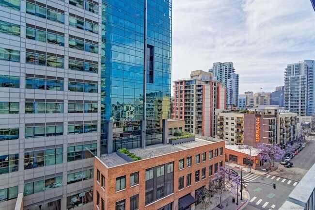 Building Photo - 321 Tenth Ave