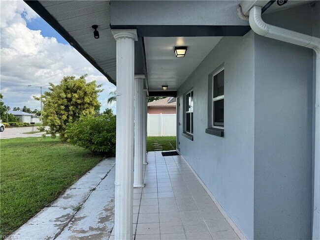 Building Photo - 2328 Country Club Blvd