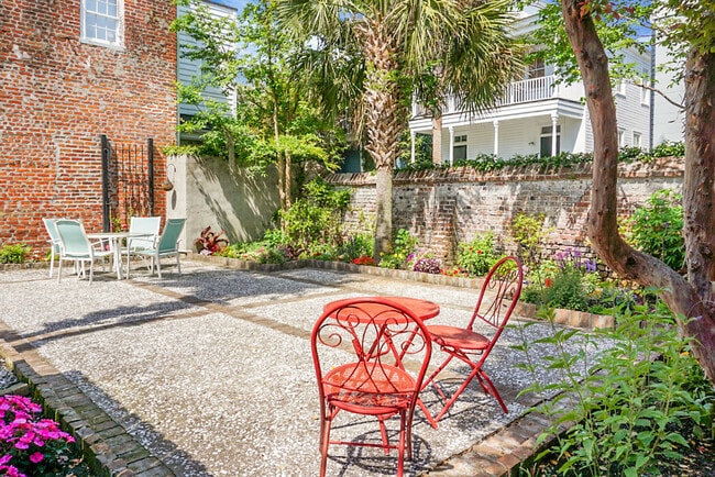 Building Photo - 6 Wentworth St