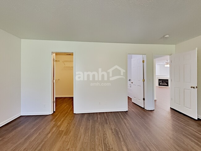 Building Photo - 4804 Irving Ln