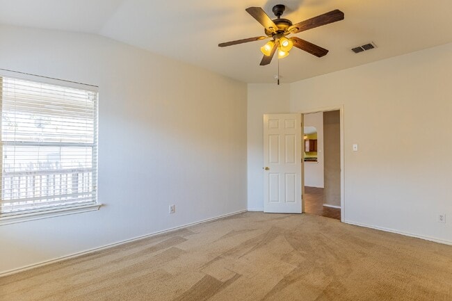 Building Photo - 8914 Walnut Springs