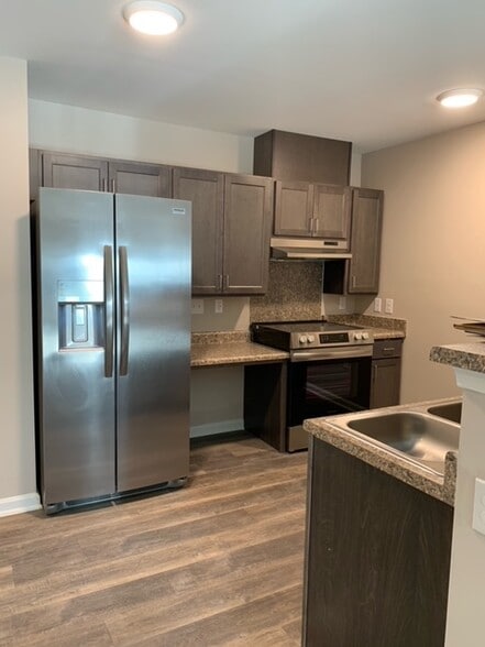 Building Photo - Grande Oak - A 55+ community!