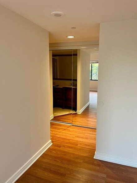 Building Photo - 10445 Wilshire Blvd