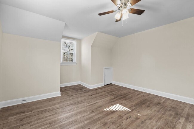 Building Photo - Spacious 1 Bedroom Duplex in Trinity Park, blocks from Duke! - Renovated & Pet Friendly