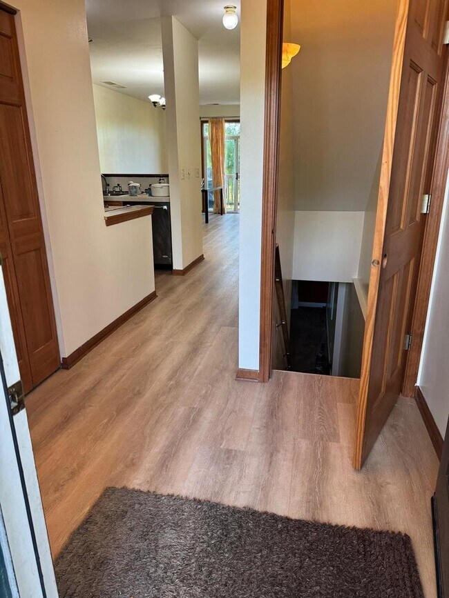 Building Photo - 2527 Oneida Ln