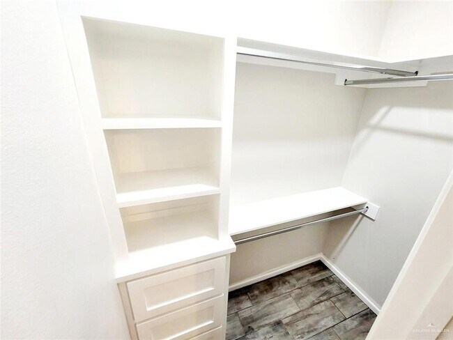Building Photo - 5801 Sandpiper Ave