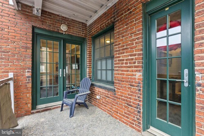 Building Photo - 1124 10th St NW