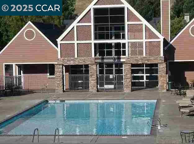 Building Photo - 120 Reflections Dr