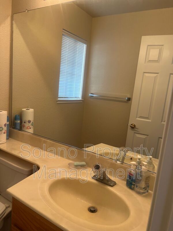 Building Photo - 411 Dickey Ct