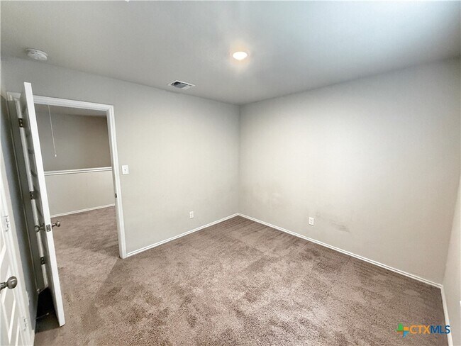 Building Photo - 2432 Ayers Dr