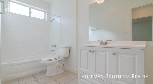 Building Photo - 946 S Carondelet St