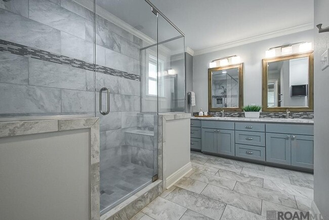 Building Photo - Mid-City Luxury Rental – 4 Bed / 3 Bath