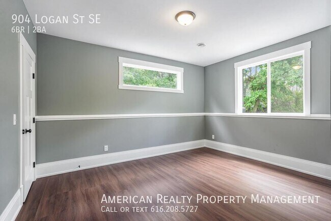 Building Photo - 904 Logan St SE