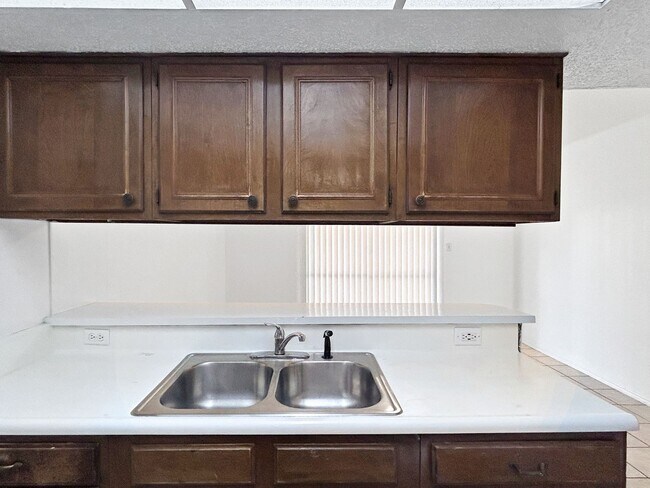 Building Photo - Corner-lot Home / 1.5 Bathroom Home