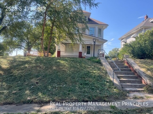 Building Photo - 2528 S 17th St