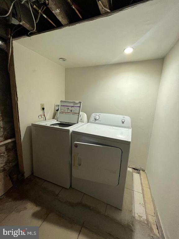 Building Photo - 2430 Carpenter St