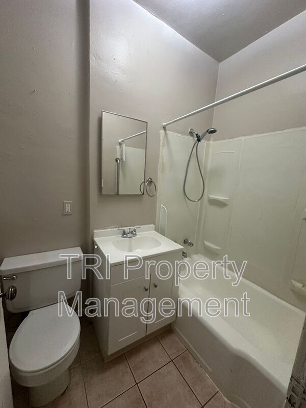 Building Photo - 414 13th Ave