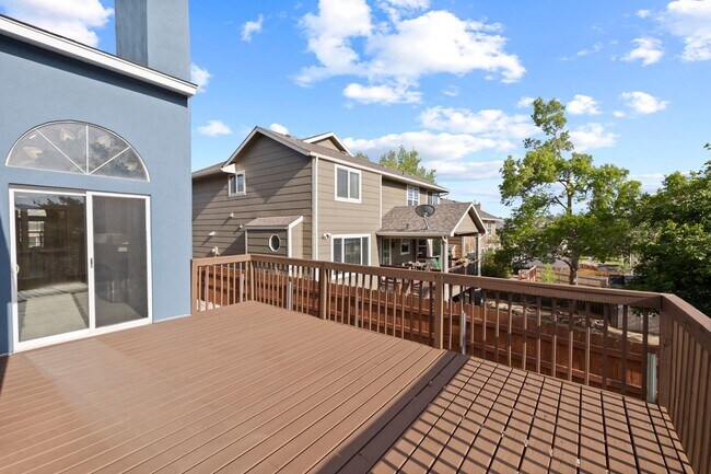 Building Photo - BRIGHT & UPDATED RANCH-STYLE HOME in D-20