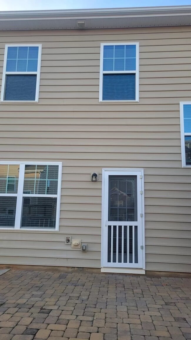 Building Photo - 107 Dellbrook St
